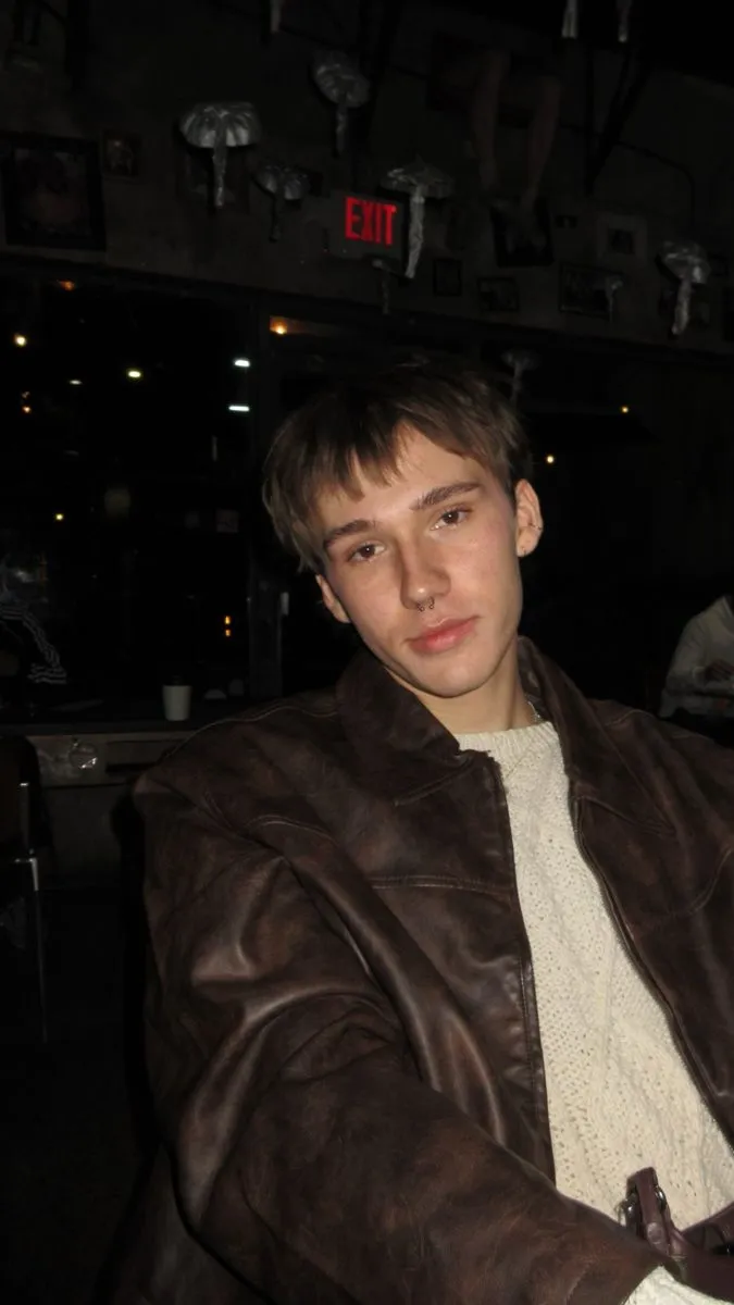 ai character: LEO background