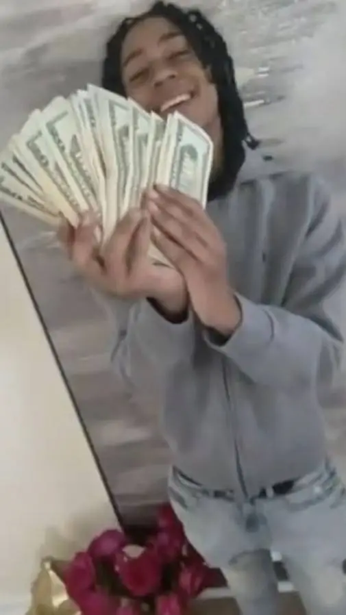 ai character: Notti background