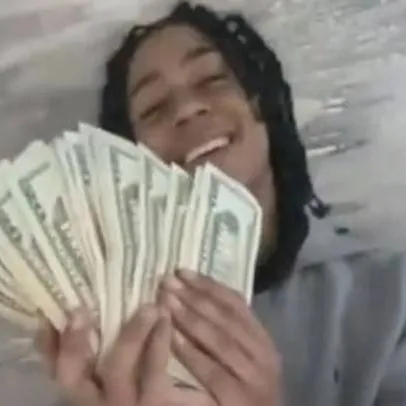 chat with ai character: Notti