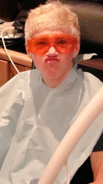 ai character: Niall Horan  background