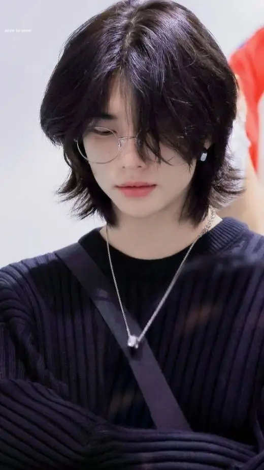 ai character: Hyunjin argument background