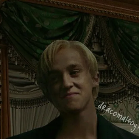 chat with ai character: Seggsy draco✋😭