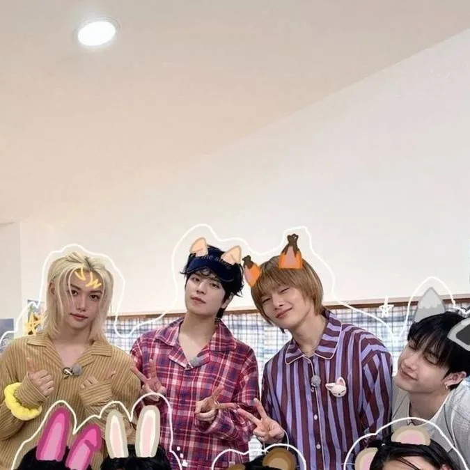 chat with ai character: Stray Kids