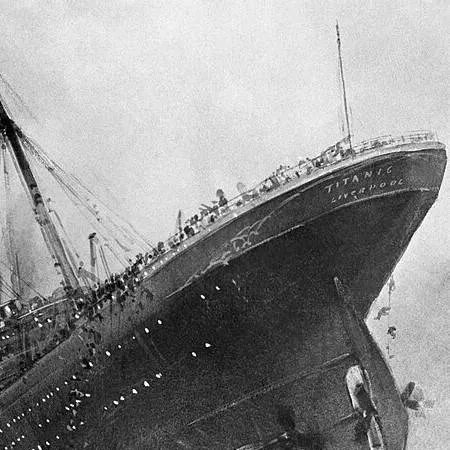 chat with ai character: Titanic victims 