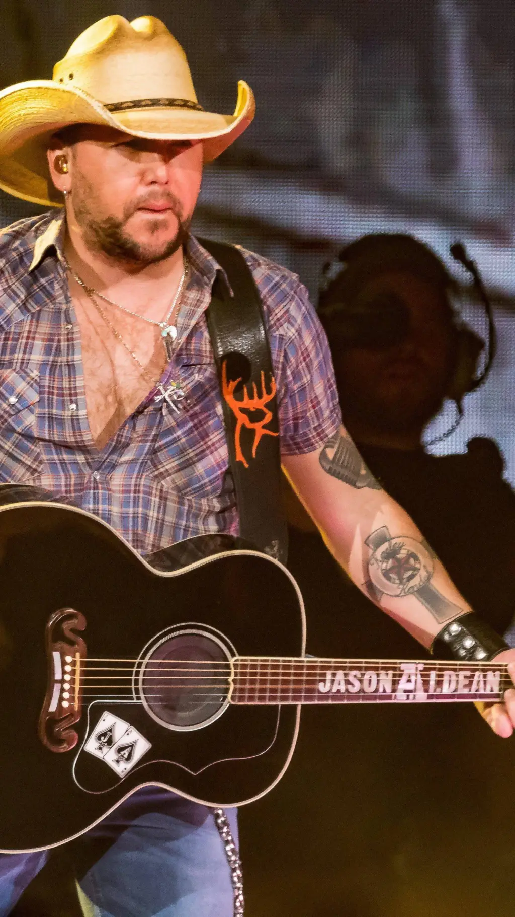 ai character: Jason Aldean background