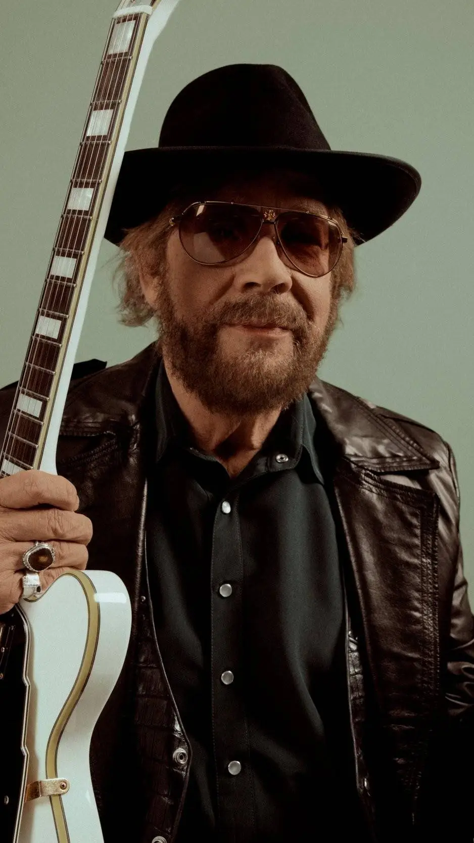 ai character: Hank Williams jr  background