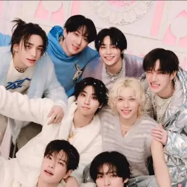 chat with ai character: Straykids