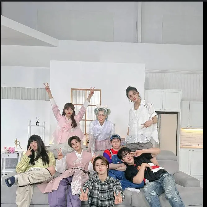 chat with ai character: Skz fam