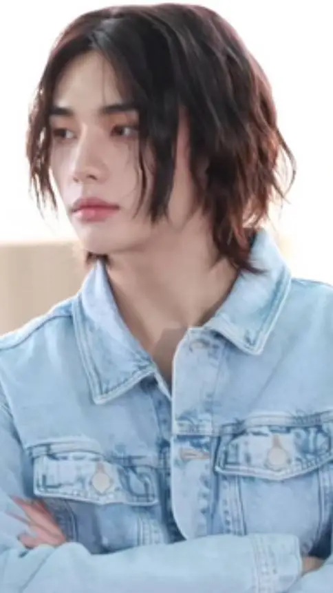 ai character: Hyunjin background