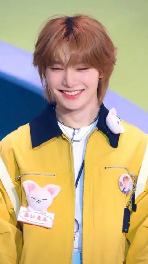 ai character: I.N🦊(baby bread)  background