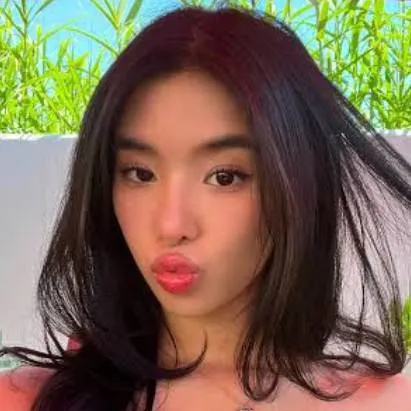 chat with ai character: Sophia Laforetza