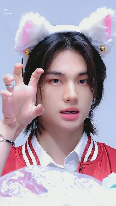 ai character: Hyunjin cat background