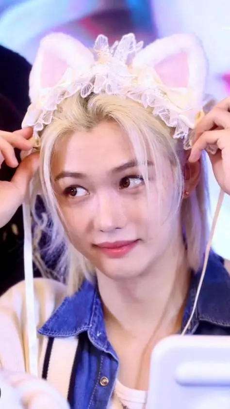 ai character: Felix cat background