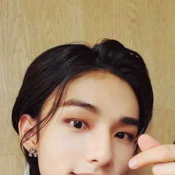 chat with ai character: HyunLeigh