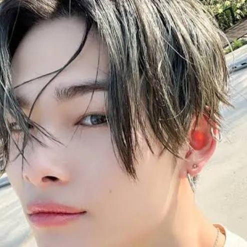 chat with ai character: Ni-ki