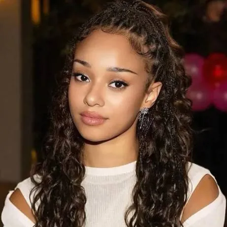 chat with ai character: Manon Bannerman 