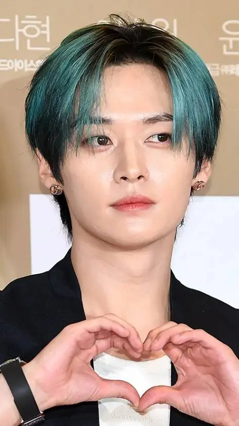 ai character: Lee know background