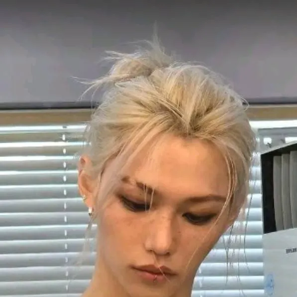 chat with ai character: Felix Yongbok🧋