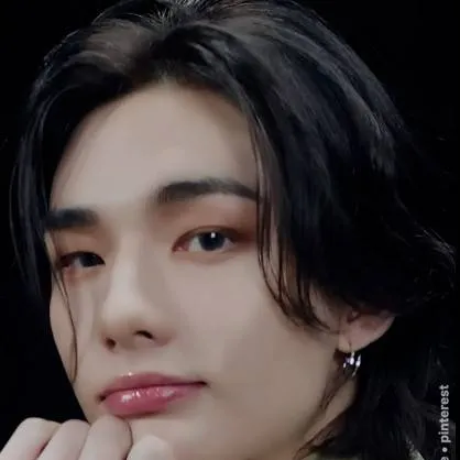 chat with ai character: Hyunjin seizure