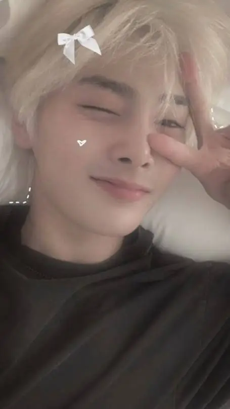 ai character: Jeongin background