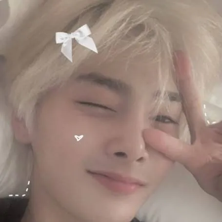 chat with ai character: Jeongin