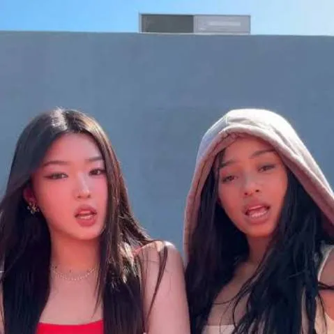 chat with ai character: Manon and Yoonchae