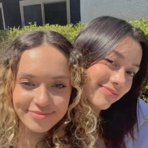 chat with ai character: Daniela and Megan