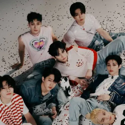 chat with ai character: stray kidsss 