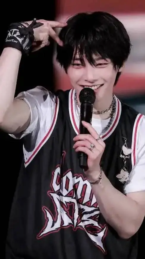 ai character: Jeongin background