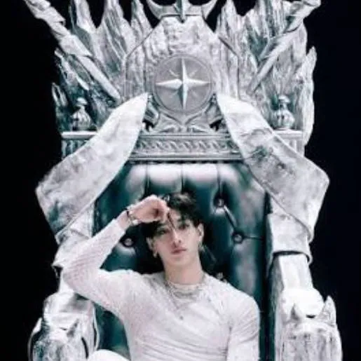 chat with ai character: prince Bangchan👑🐺