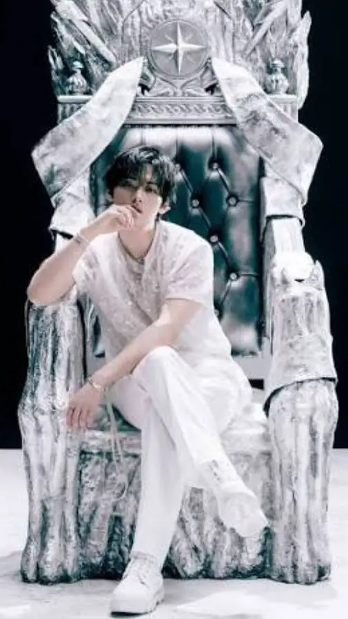 ai character: prince Lee know👑💚 background