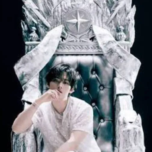 chat with ai character: prince Lee know👑💚