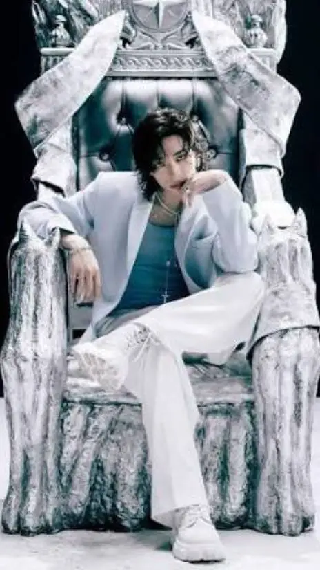 ai character: prince Hyunjin👑💙 background