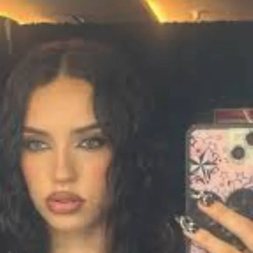 chat with ai character: Daniela Avazini