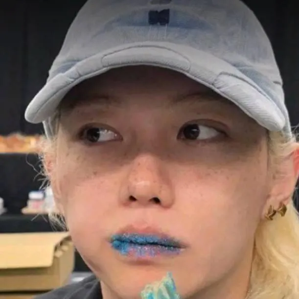 chat with ai character: Felix