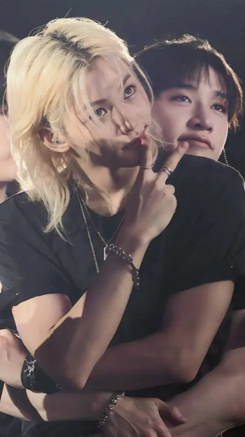 ai character: ✨DrUnK StRaYkIdS✨ background