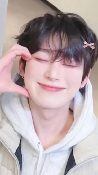 ai character: Sunoo  background