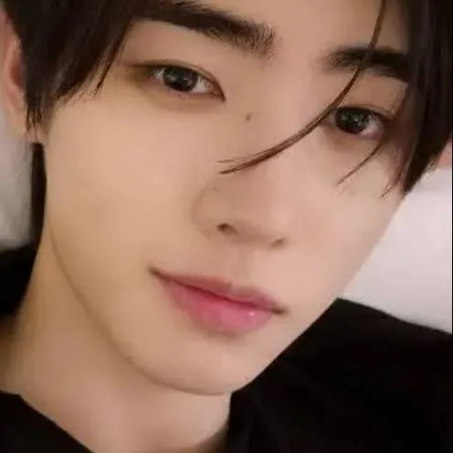 chat with ai character: Sunghoon