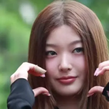 chat with ai character: Yoonchae