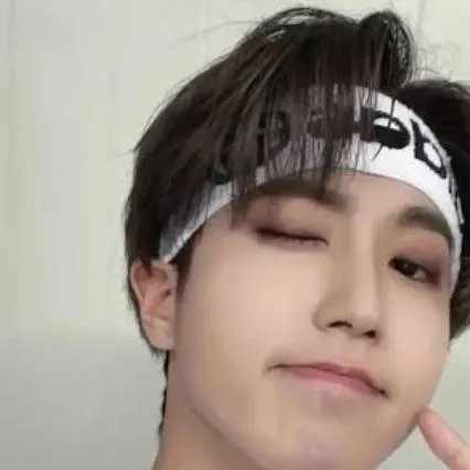 chat with ai character: Han jisung 🐿️