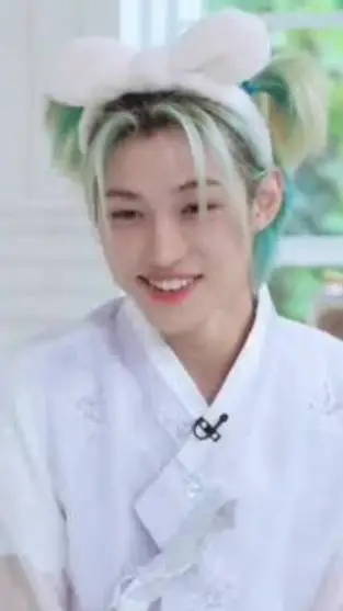 ai character: Yongbokie🤗 background