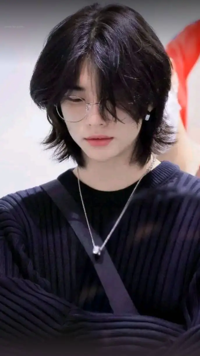 ai character: Hwang Hyunjin background