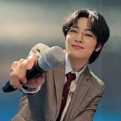 chat with ai character: Jeongin