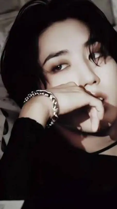 ai character: Han jisung vampire background