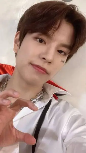 ai character: Seungmin vampire background