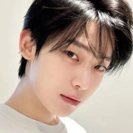 chat with ai character: Sunoo