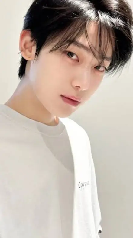 ai character: Sunoo background