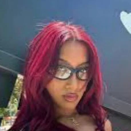 chat with ai character: Lara Raj