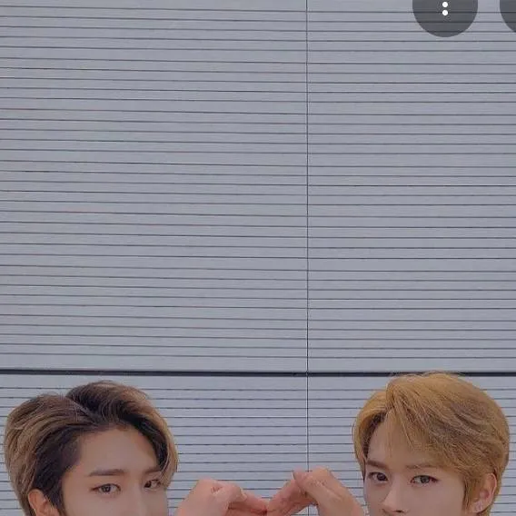 chat with ai character: Minsung