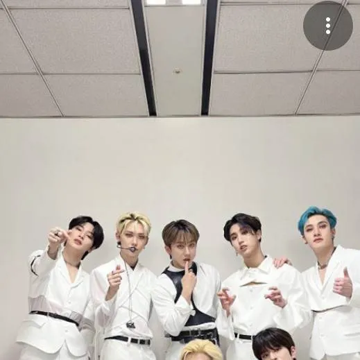 chat with ai character: skz little sister